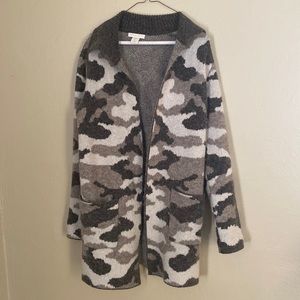 Women’s cardigan with pockets